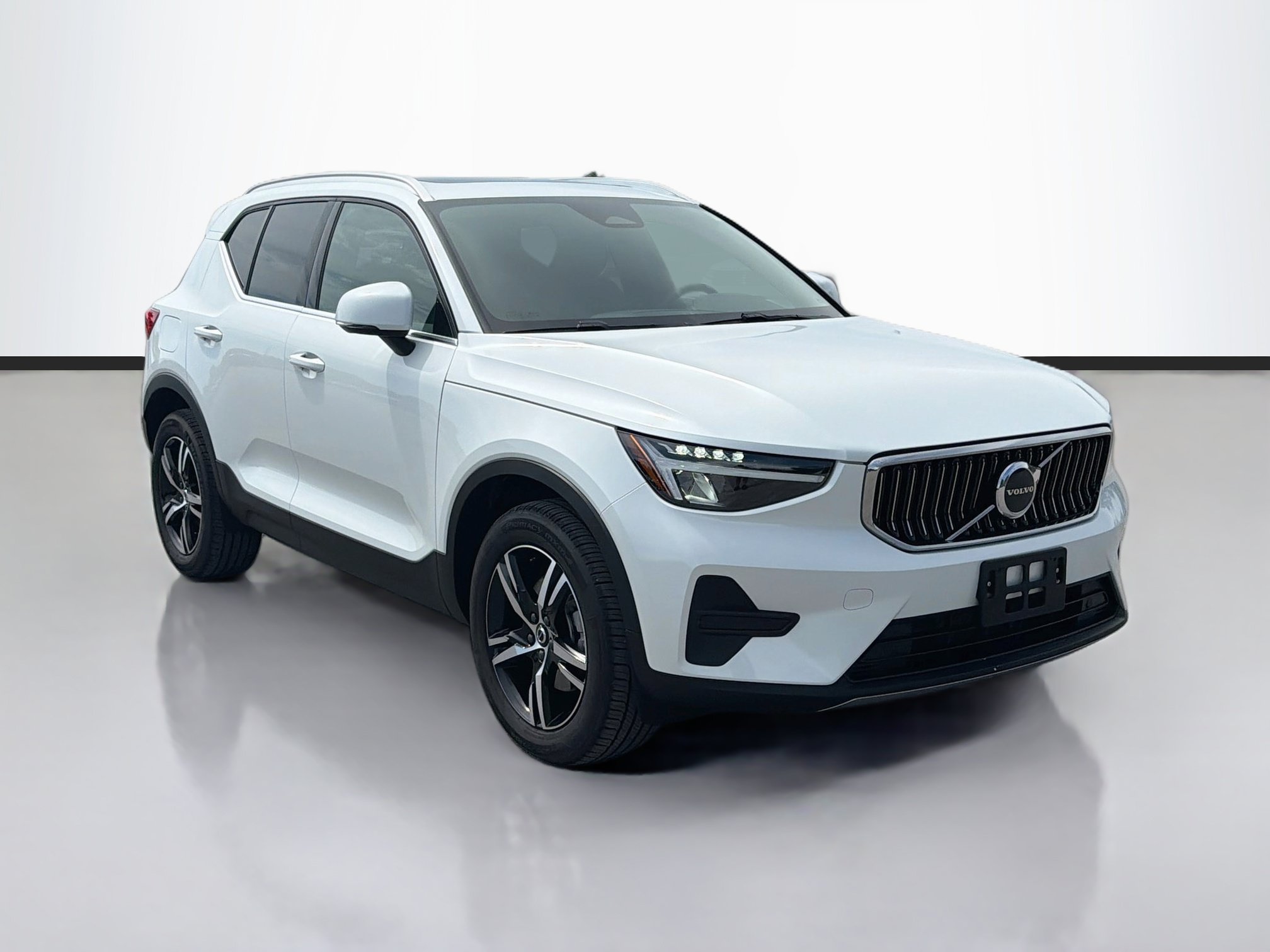 Used 2025 Volvo XC40 B5 Core AWD/4WD image 7
