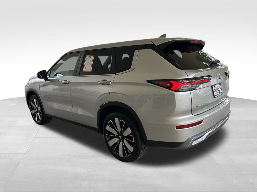 Used 2026 Mitsubishi Outlander SE FWD image 4