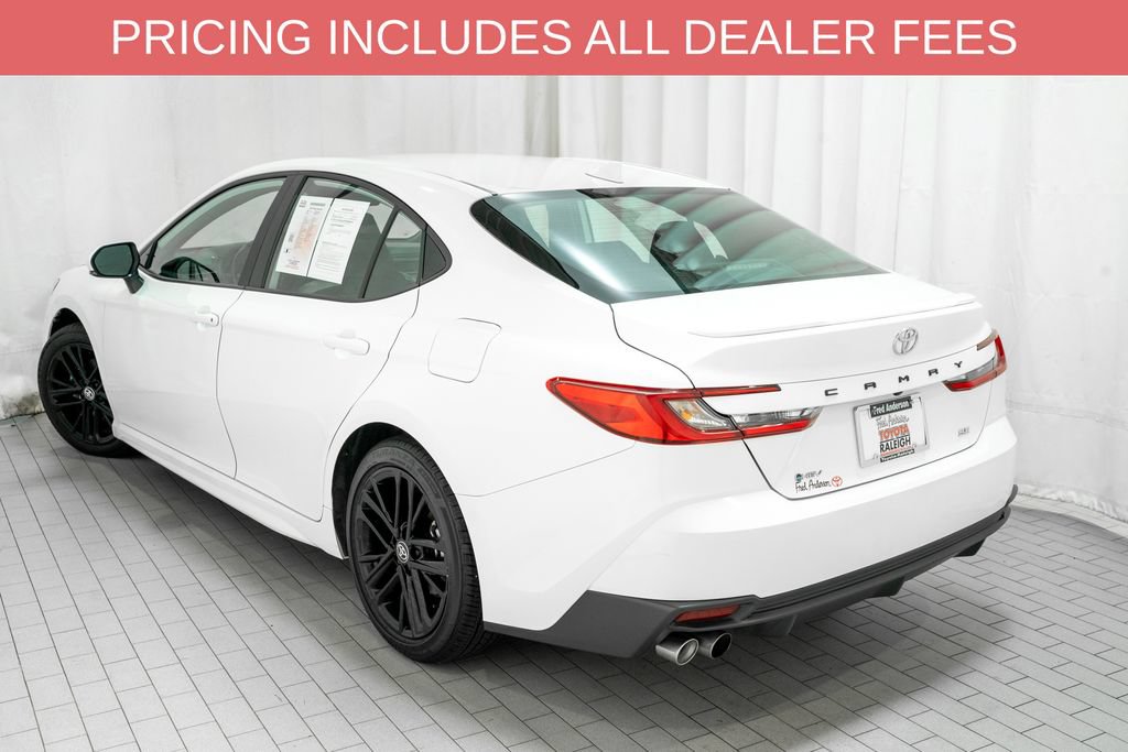 Used 2025 Toyota Camry SE FWD image 3