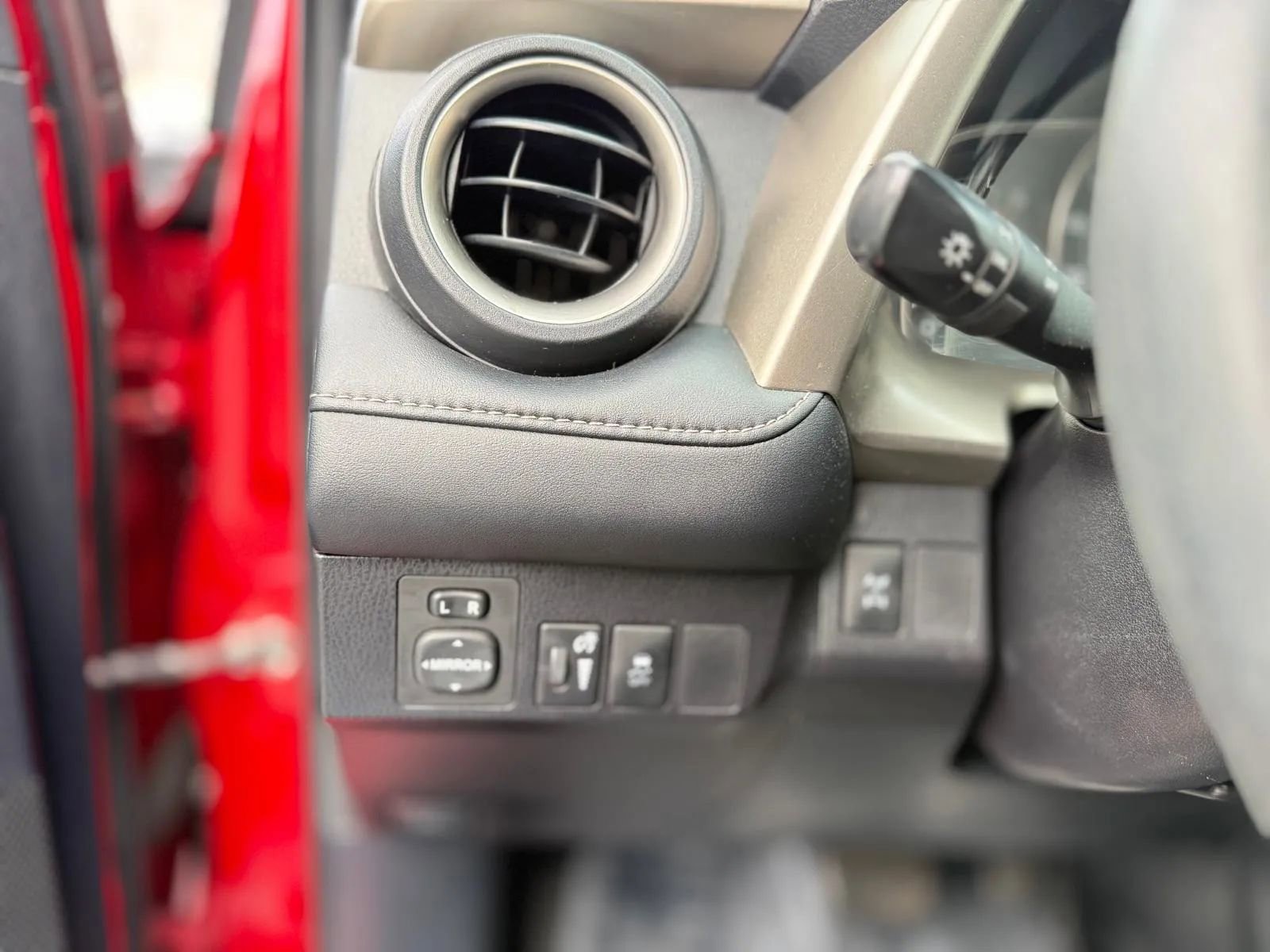 Used 2015 Toyota RAV4 XLE w/ Four Season Floor Mat Package image 18