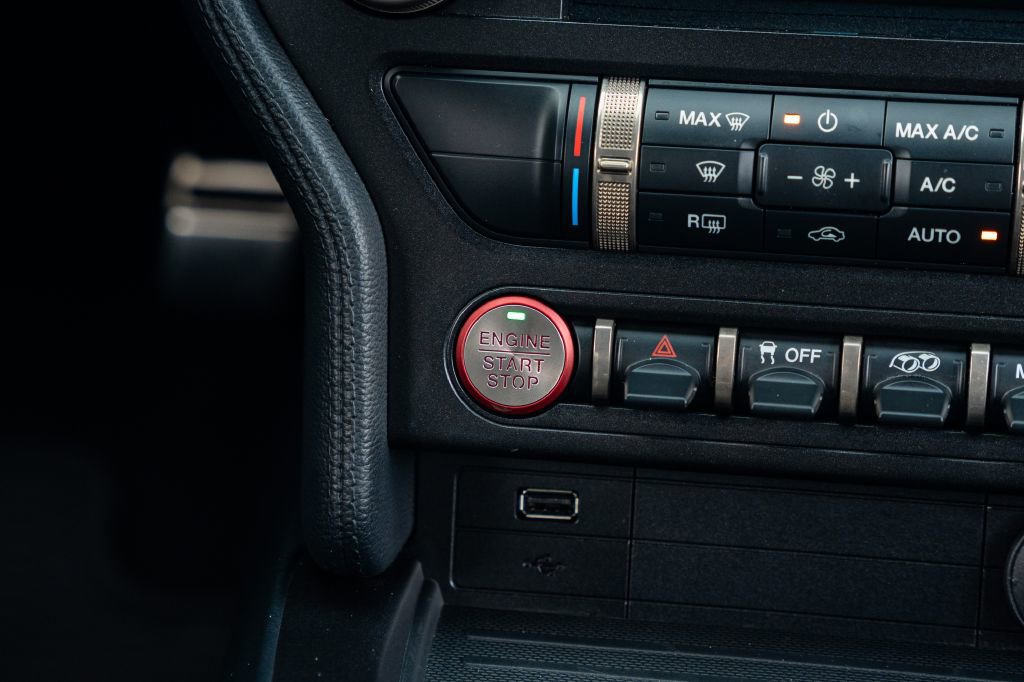 Used 2021 Ford Mustang Shelby GT500 w/ Carbon Fiber Track Pack image 38