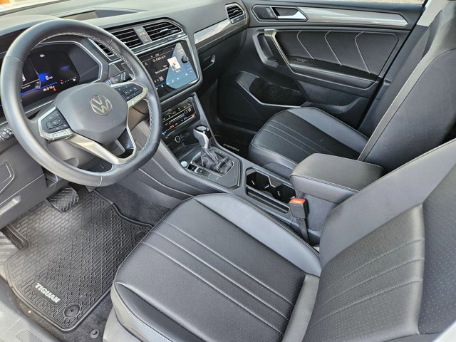 Used 2024 Volkswagen Tiguan SE image 9