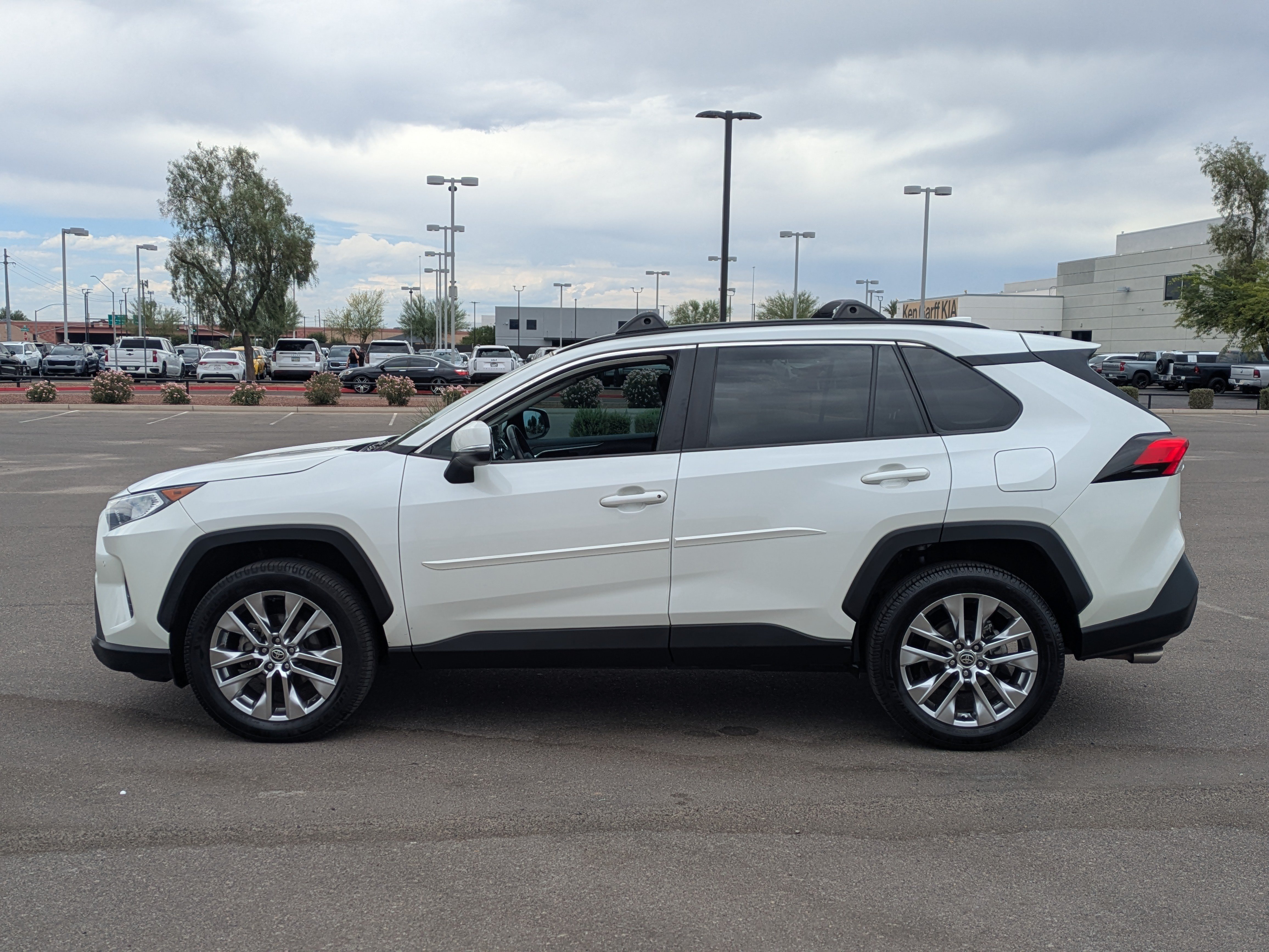 Used 2021 Toyota RAV4 XLE Premium FWD image 2
