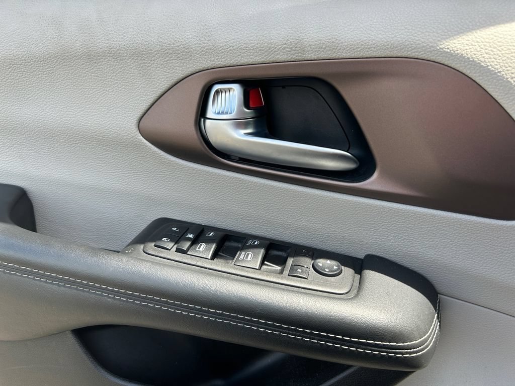 Certified 2023 Chrysler Voyager LX FWD image 17