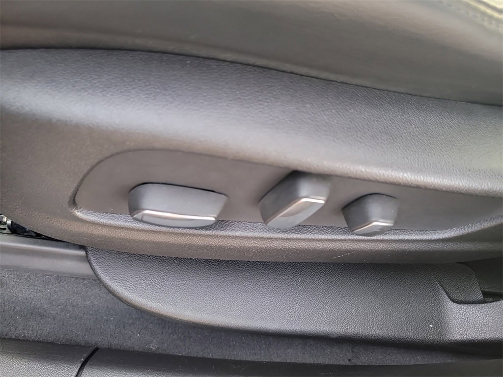 Used 2017 Cadillac XT5 Luxury w/ Driver Awareness Package image 18