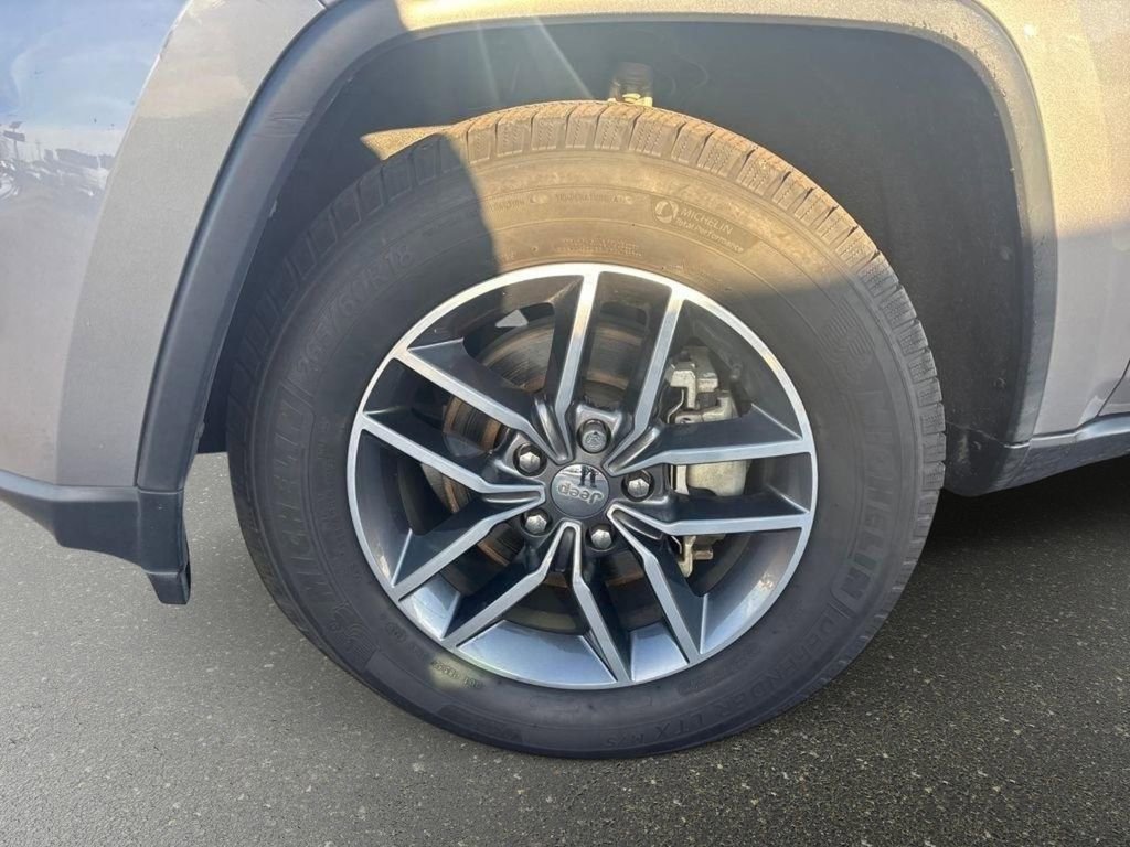 Used 2018 Jeep Grand Cherokee Limited image 9