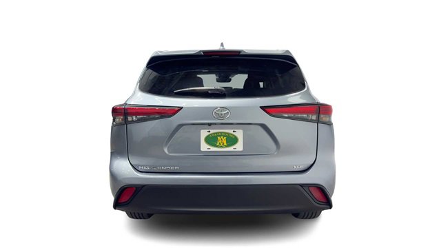Used 2023 Toyota Highlander XLE image 3