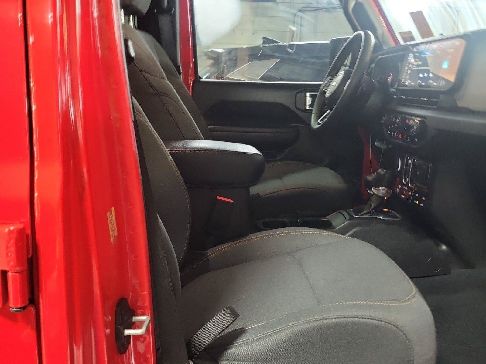 Used 2024 Jeep Gladiator Sport AWD/4WD image 9