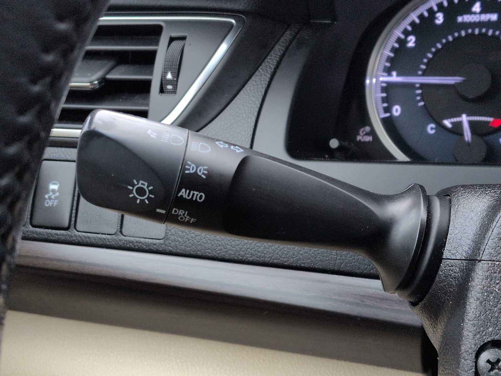 Used 2016 Toyota Camry XLE w/ Moonroof Package image 27