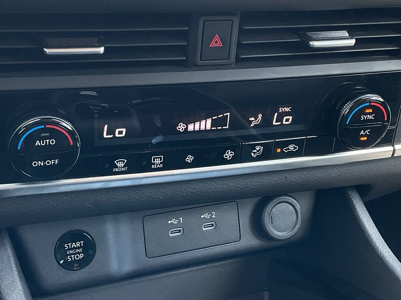 Used 2025 Nissan Rogue SV image 31