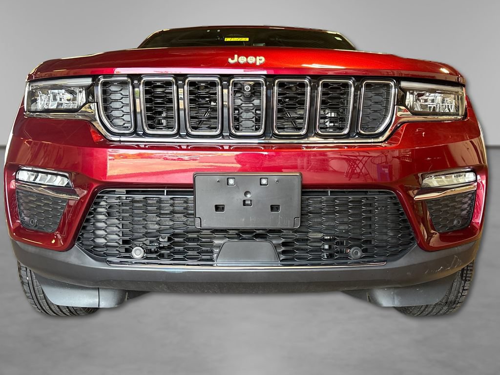 Used 2025 Jeep Grand Cherokee Limited w/ Luxury Tech Group II AWD/4WD image 16