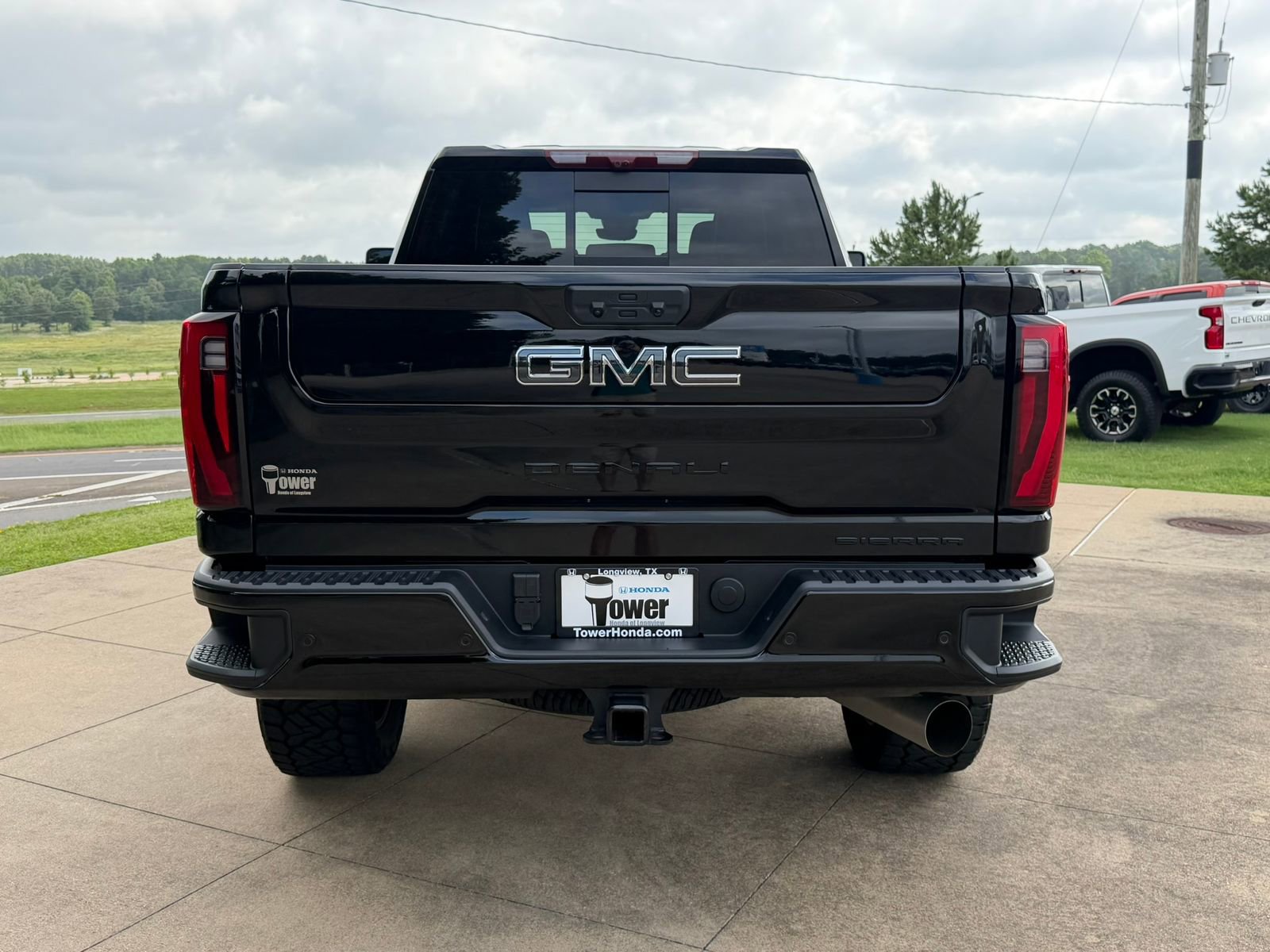 Used 2026 GMC Sierra 2500 Denali Ultimate w/ LPO, Black Badging Package AWD/4WD image 5