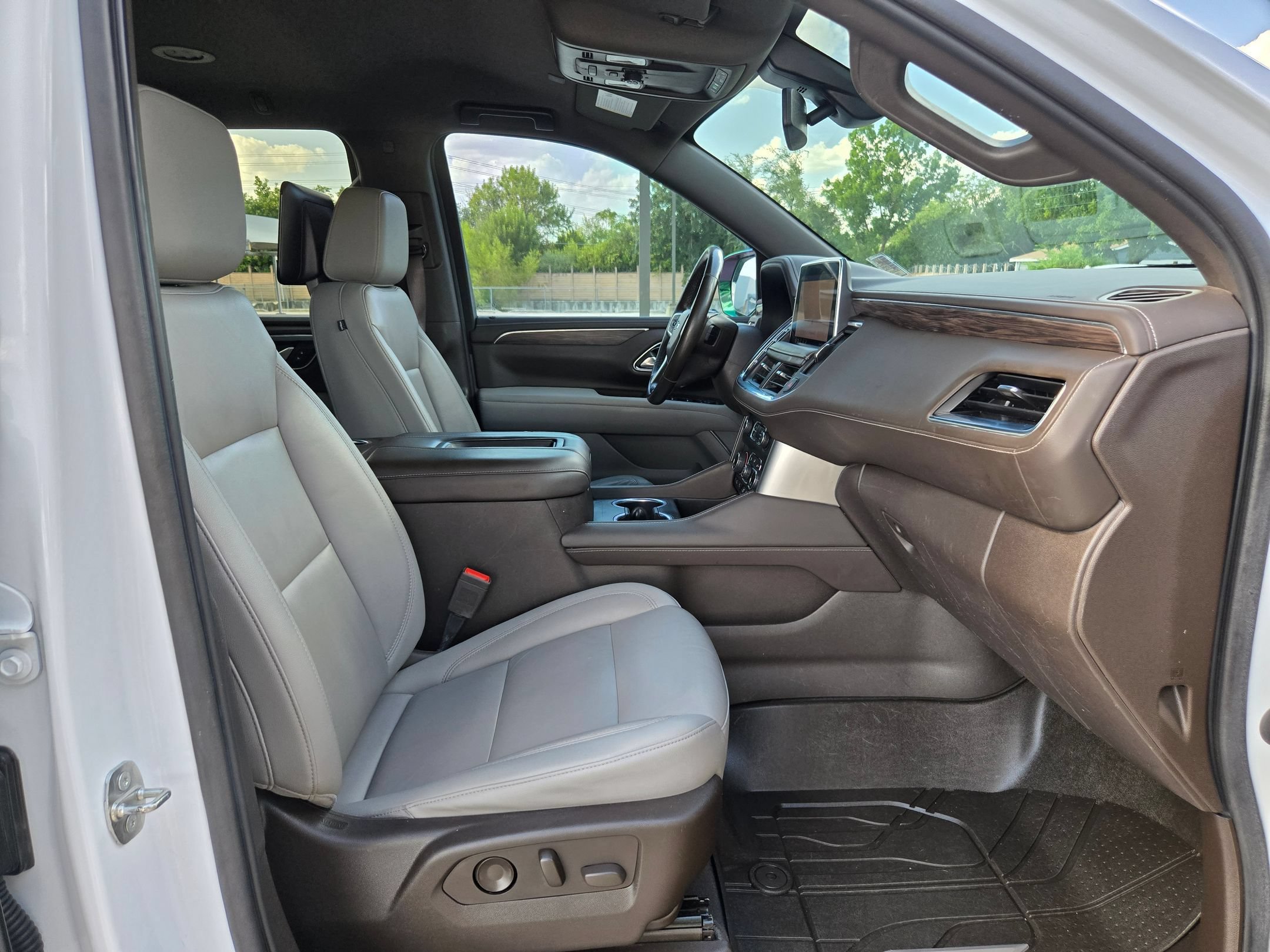 Used 2021 Chevrolet Suburban Z71 w/ Z71 Off-Road Package AWD/4WD image 27