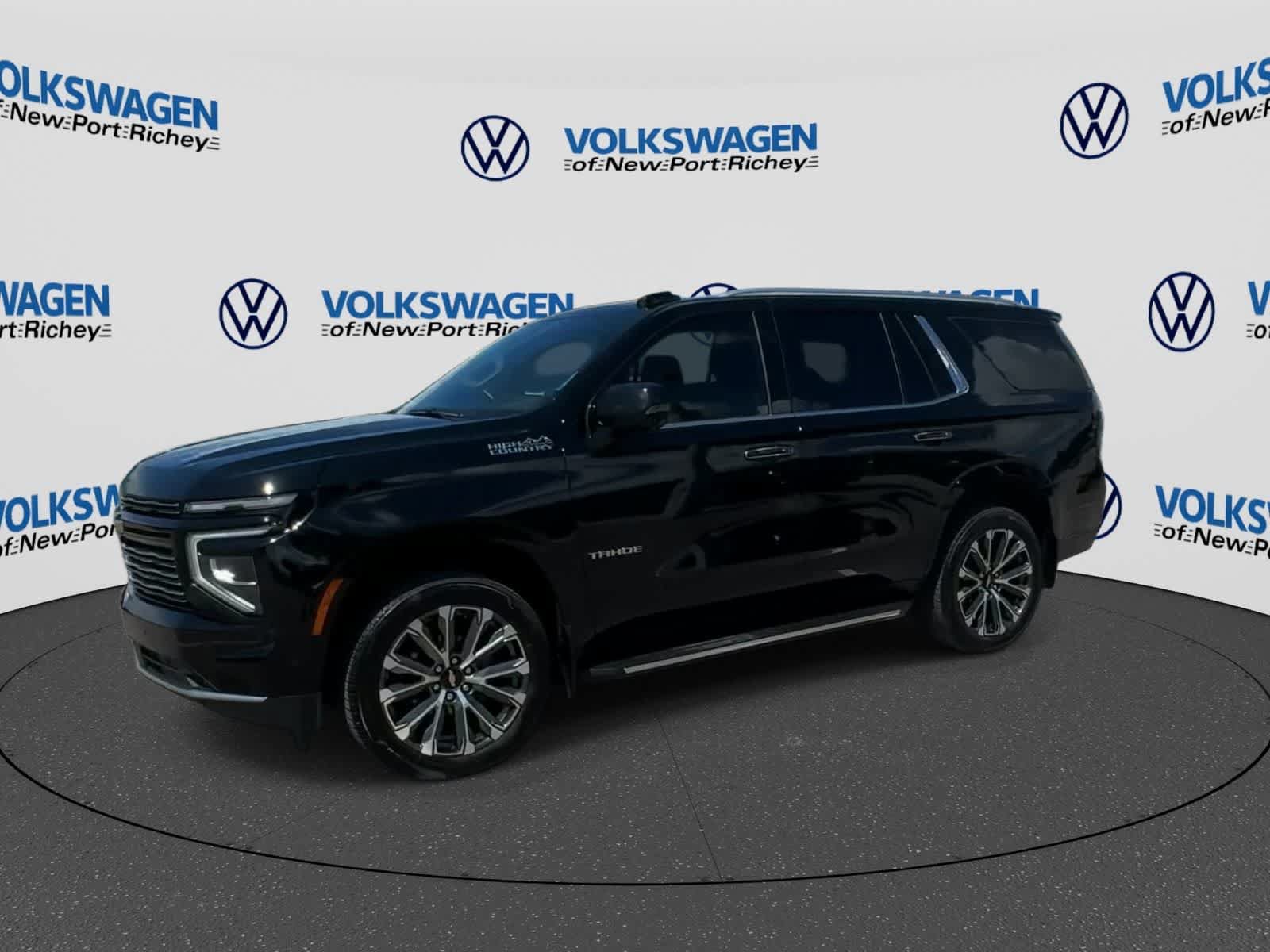 Used 2025 Chevrolet Tahoe High Country AWD/4WD image 4