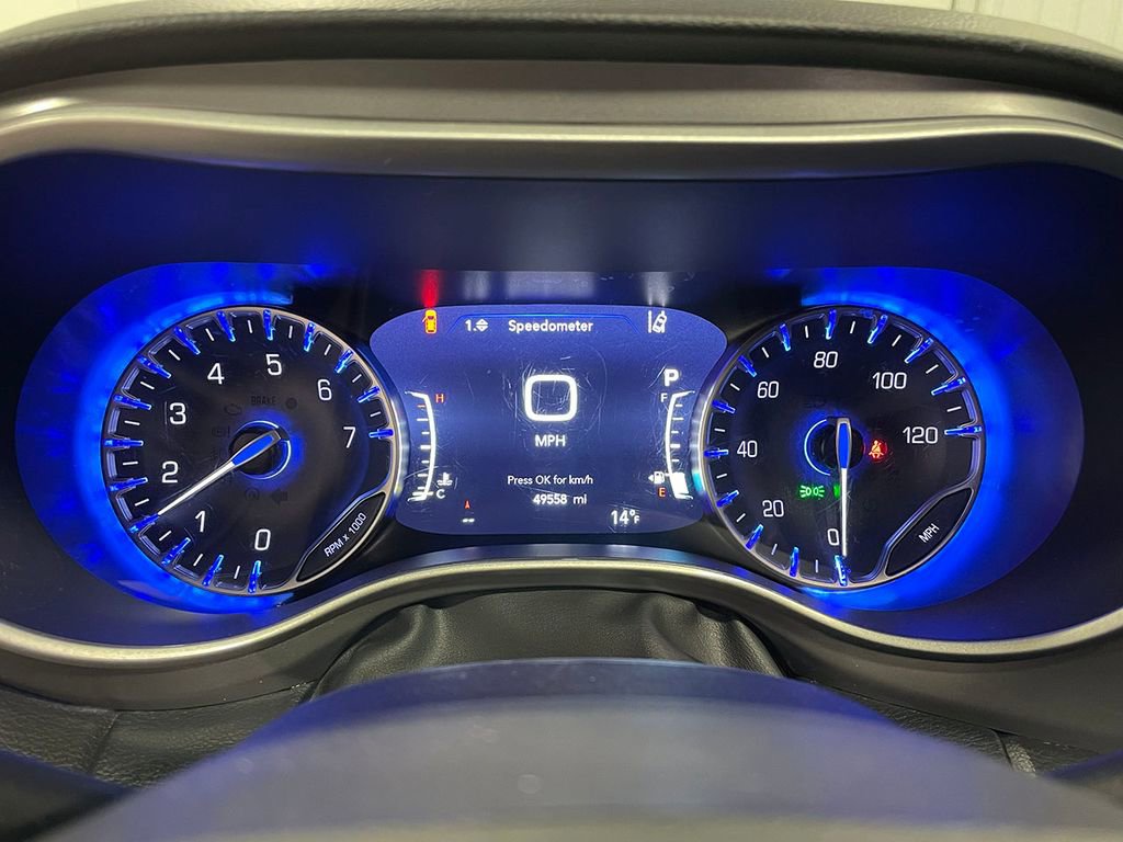 Used 2025 Chrysler Pacifica Select image 6