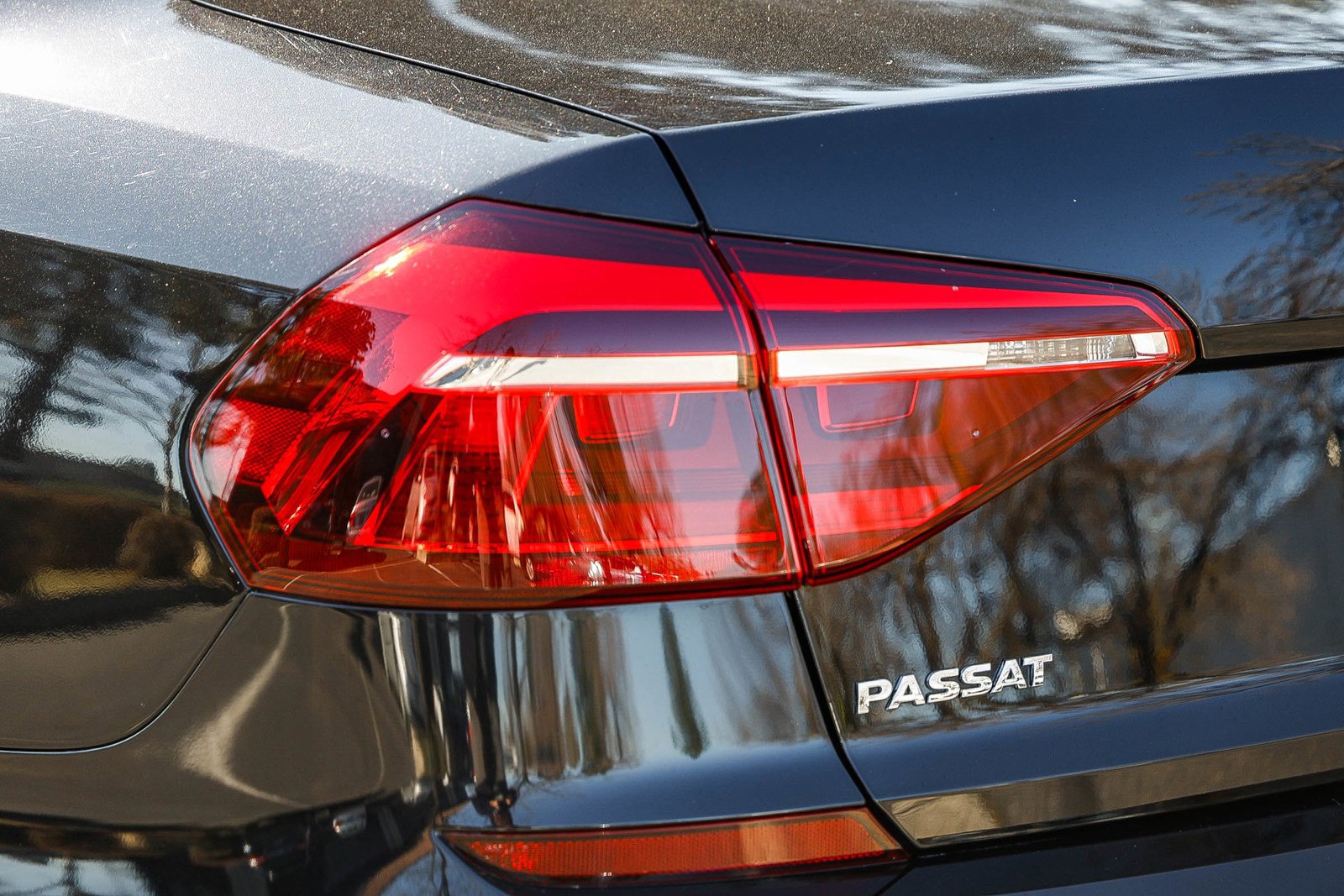 Used 2018 Volkswagen Passat 2.0T R-Line image 8