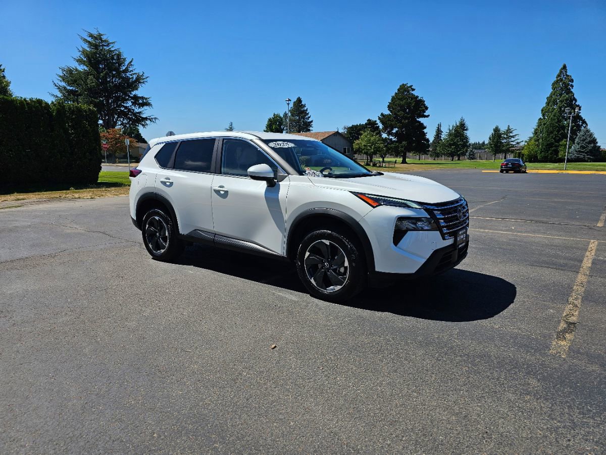 Used 2025 Nissan Rogue SV image 5