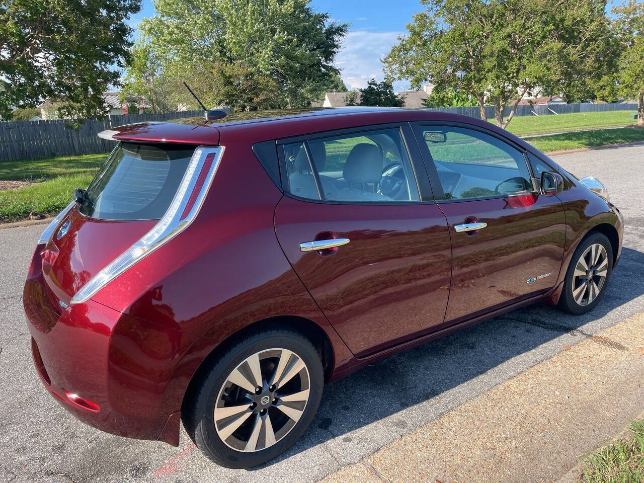 Used 2016 Nissan Leaf SV image 6