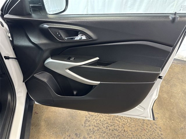 Certified 2025 Chevrolet Trax LS image 24