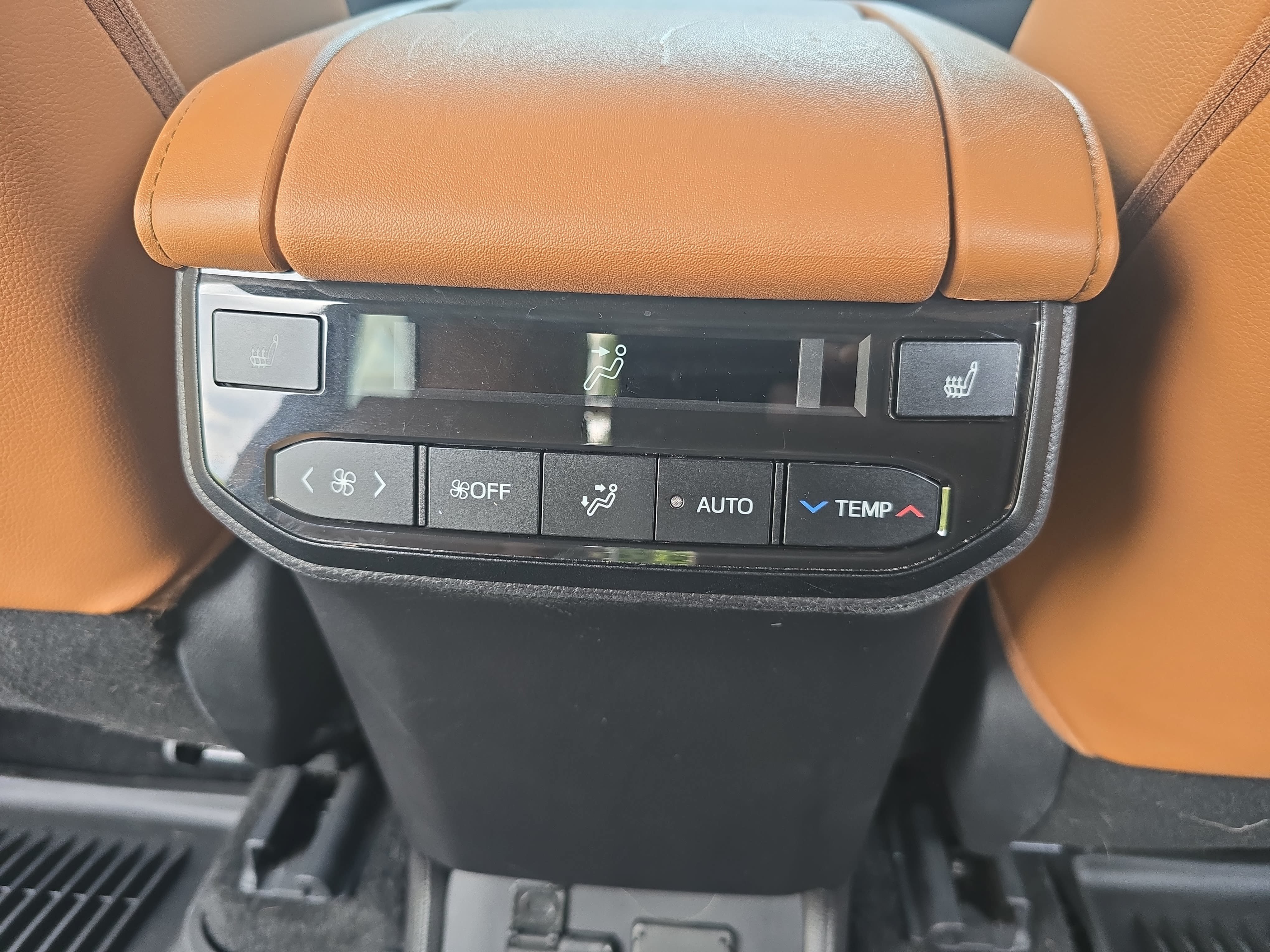Used 2024 Toyota Highlander Platinum AWD/4WD image 12