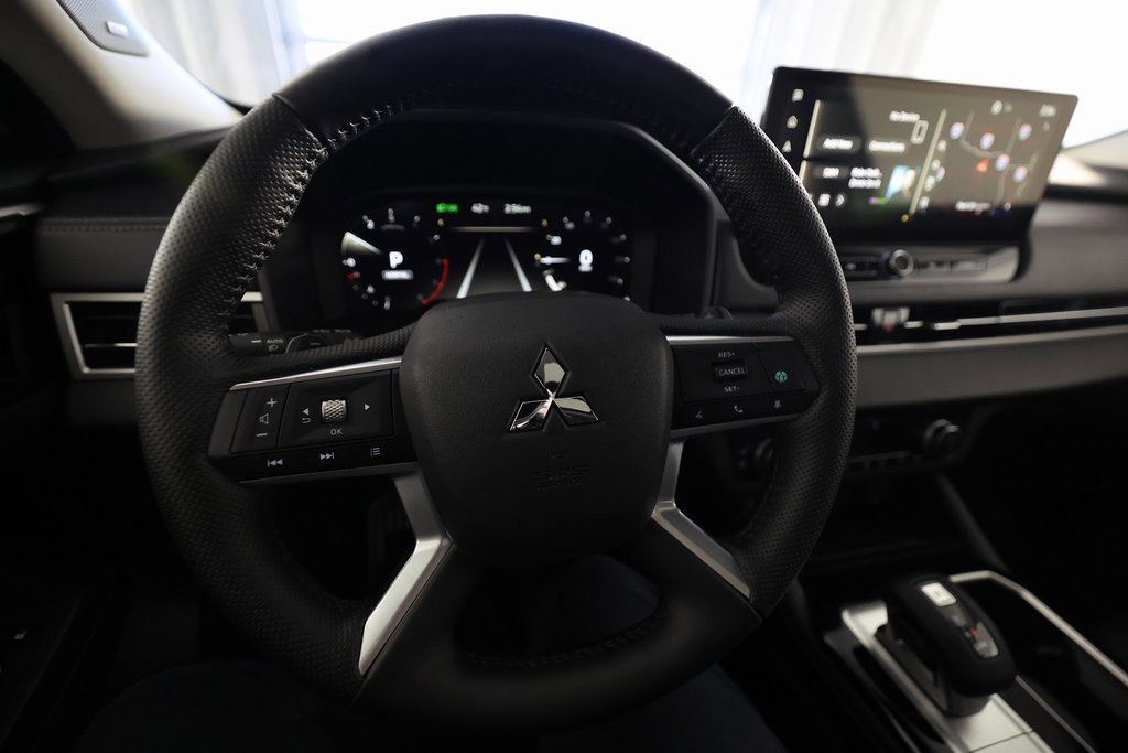Used 2025 Mitsubishi Outlander SEL image 21