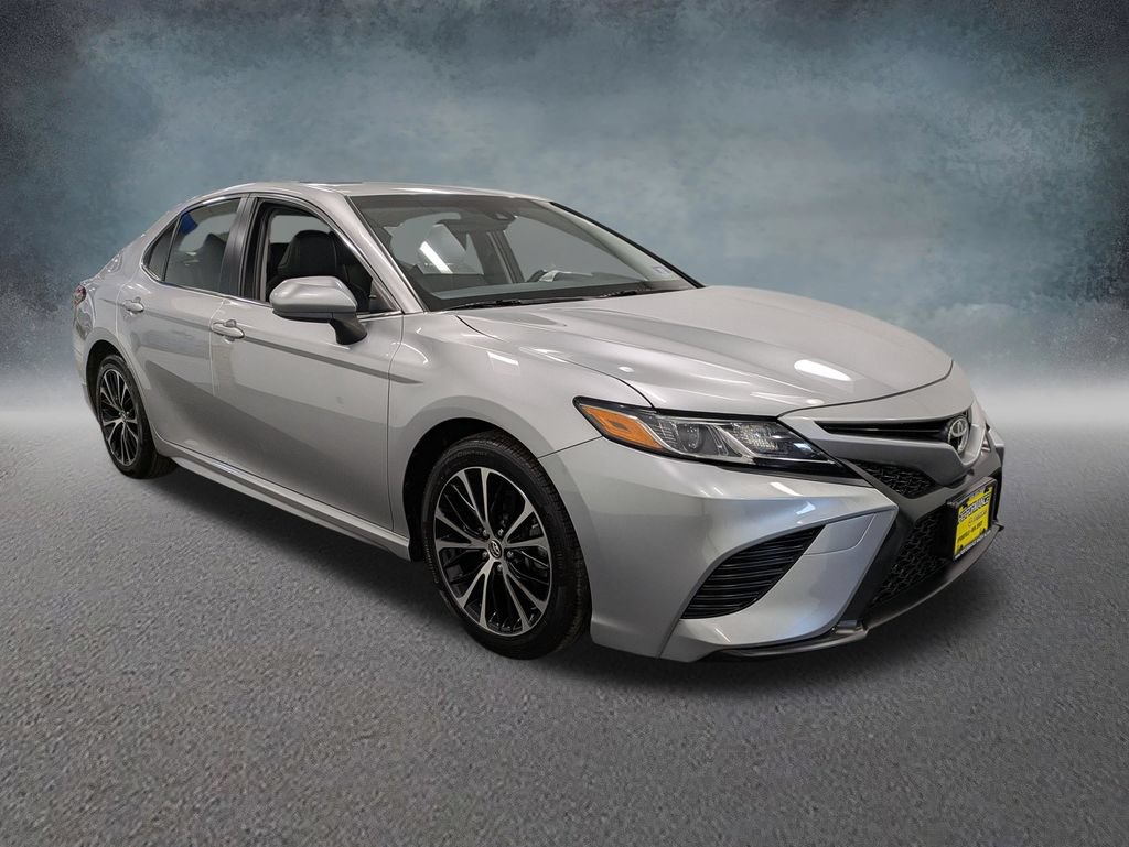 Used 2018 Toyota Camry SE FWD image 3