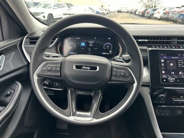 Used 2023 Jeep Grand Cherokee L Laredo AWD/4WD image 10