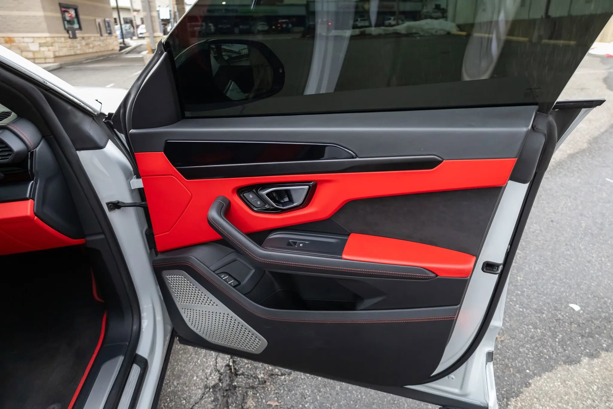 Used 2022 Lamborghini Urus image 46