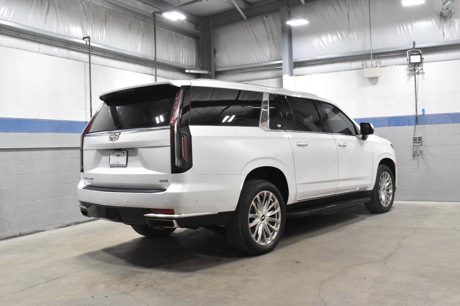 Used 2023 Cadillac Escalade ESV Premium Luxury w/ LPO, Floor Liner Package AWD/4WD image 30