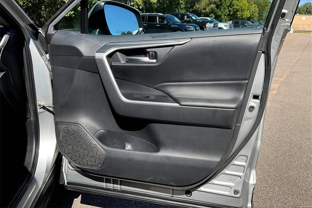 Used 2019 Toyota RAV4 XLE image 24