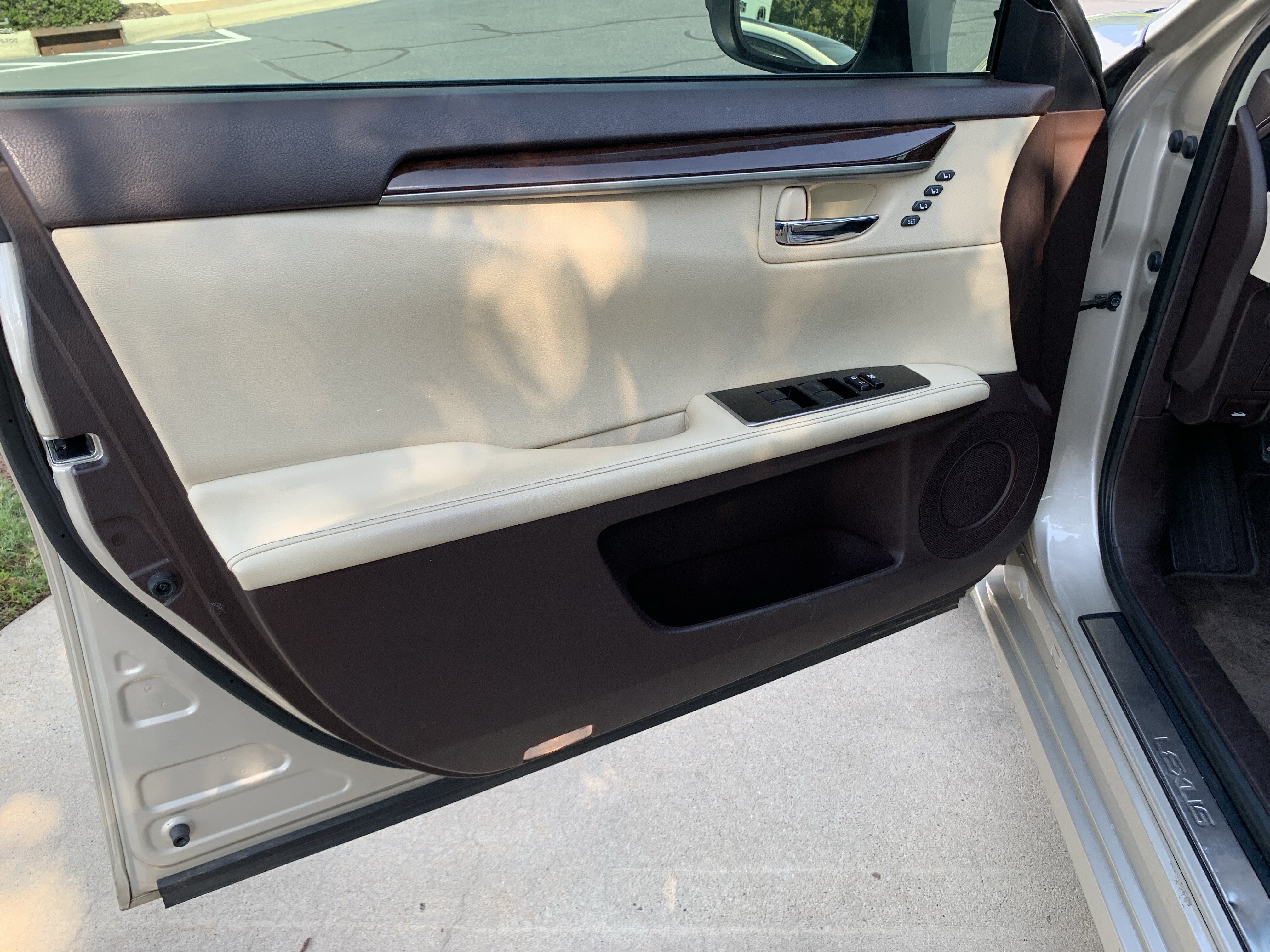 Used 2018 Lexus ES 350 w/ Luxury Package w/Wood Trim FWD image 14