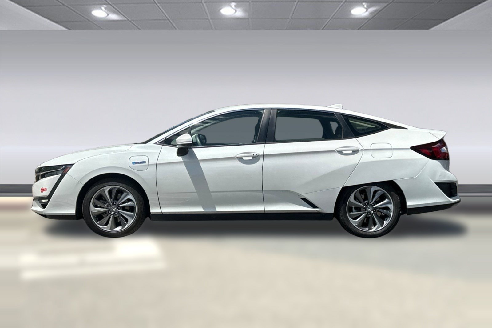 Used 2018 Honda Clarity Plug-In Hybrid image 2