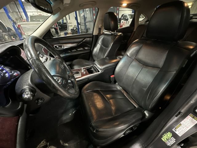 Used 2018 INFINITI Q70 Luxe w/ Cargo Package image 17