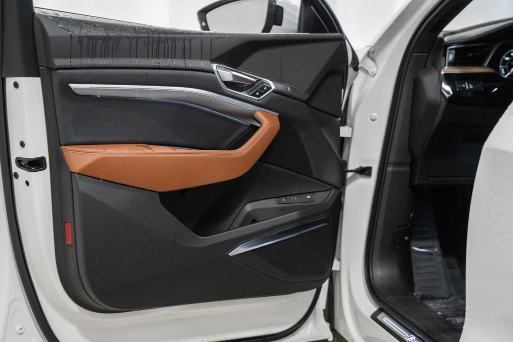 Used 2024 Audi Q8 e-tron Premium Plus image 37