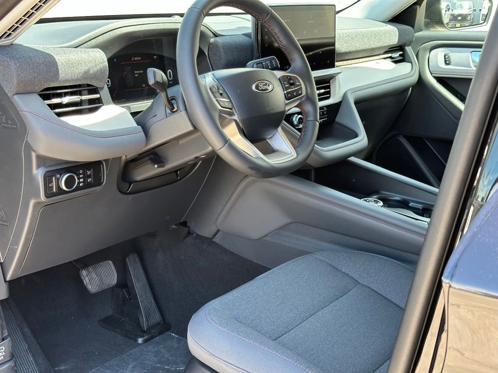 New 2026 Ford Explorer Active RWD image 6