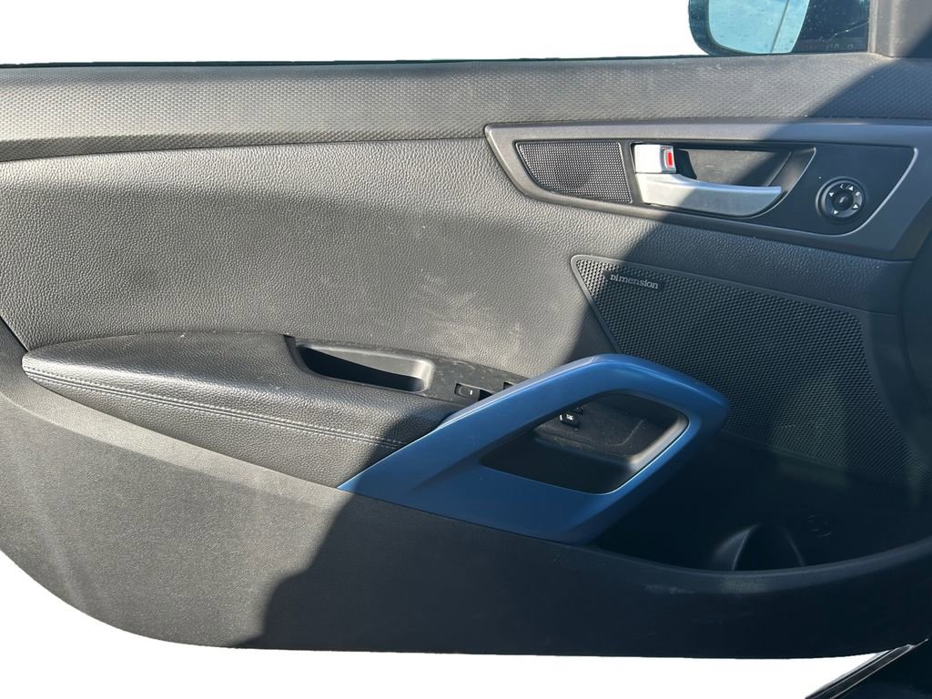 Used 2013 Hyundai Veloster Turbo w/ Ultimate Pkg FWD image 4