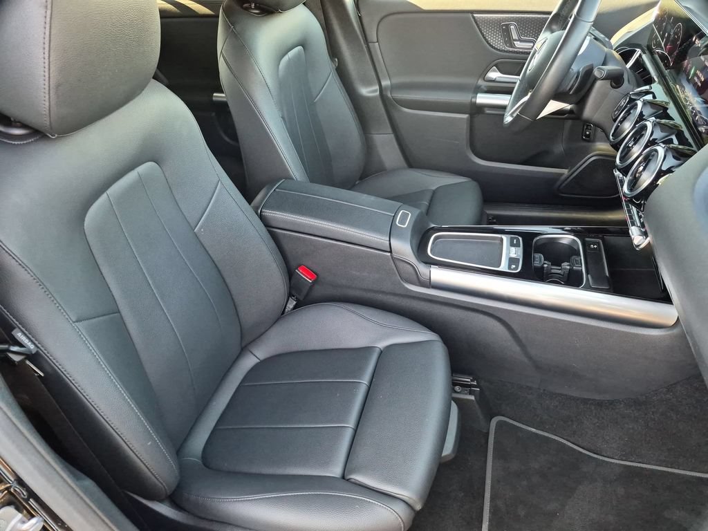 Used 2025 Mercedes-Benz GLA 250 image 28