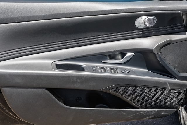 Certified 2022 Hyundai Elantra Limited FWD image 25