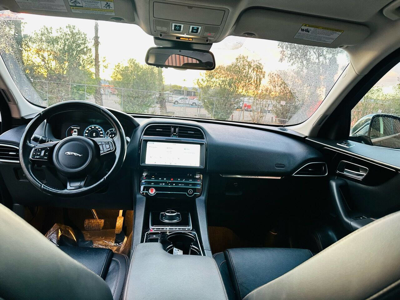 Used 2017 Jaguar F-PACE Prestige image 29