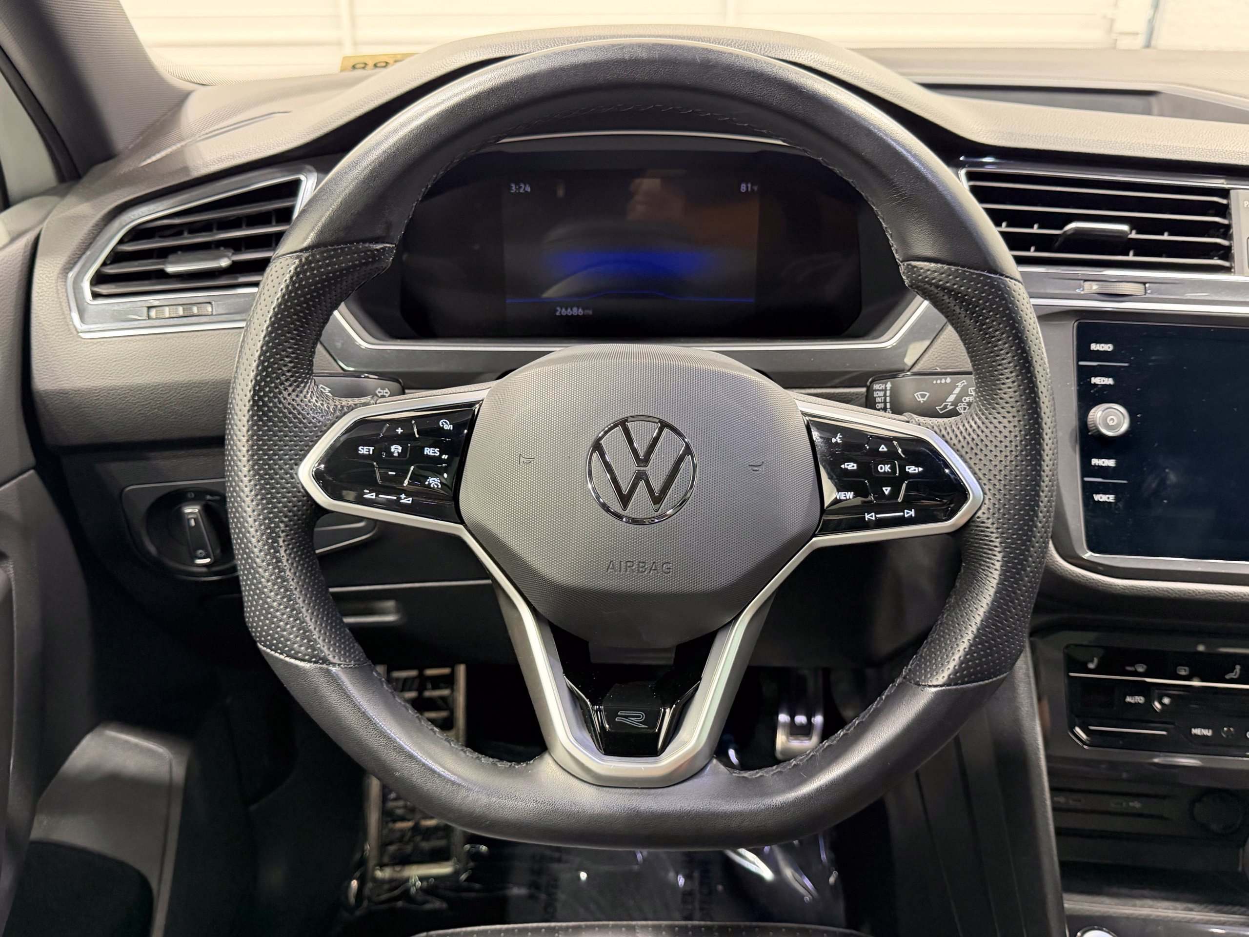 Certified 2023 Volkswagen Tiguan SE R-Line FWD image 36