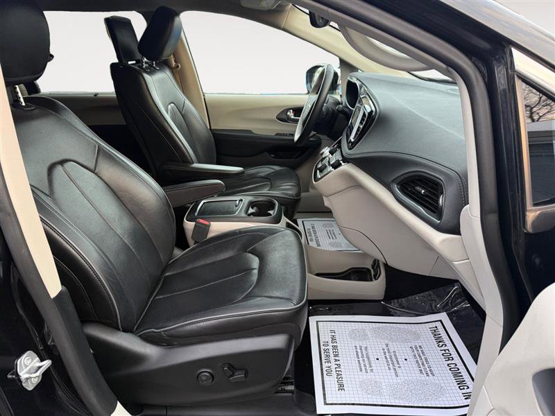 Used 2019 Chrysler Pacifica Limited w/ Advanced Safetytec Group image 16