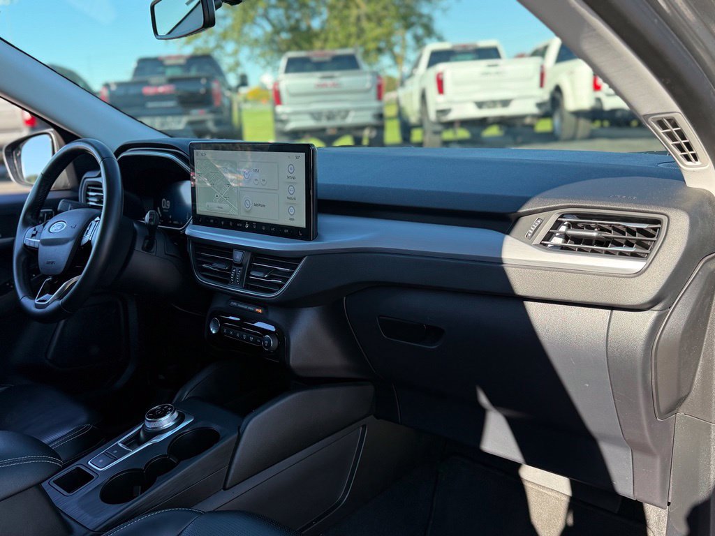 Certified 2024 Ford Escape Platinum AWD/4WD image 17