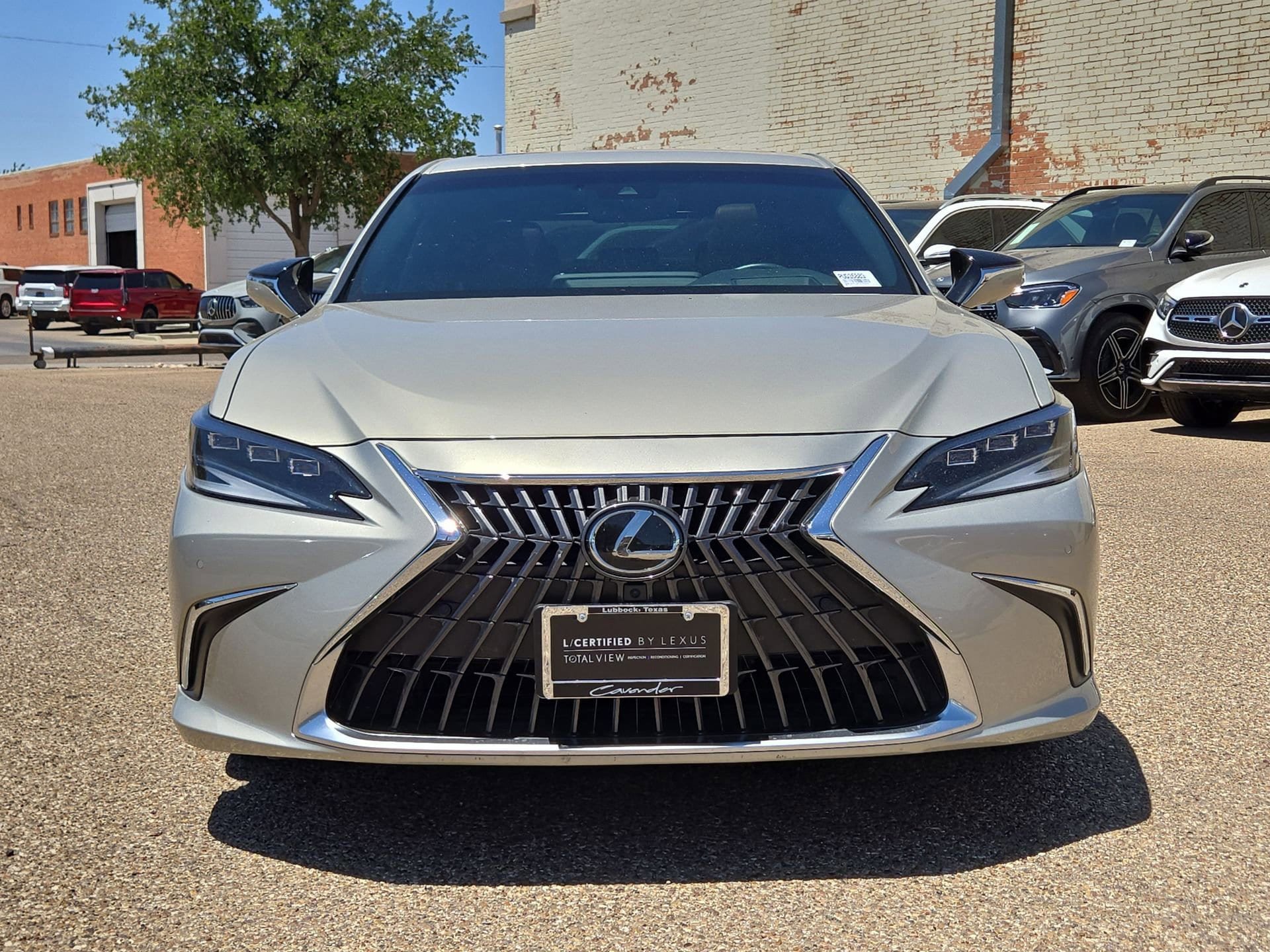 Used 2023 Lexus ES 300h Ultra Luxury w/ Accessory Package (Z2) FWD image 10