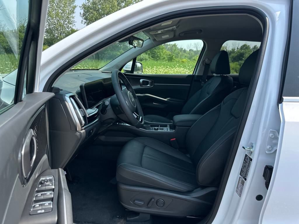 New 2025 Kia Sorento S image 9