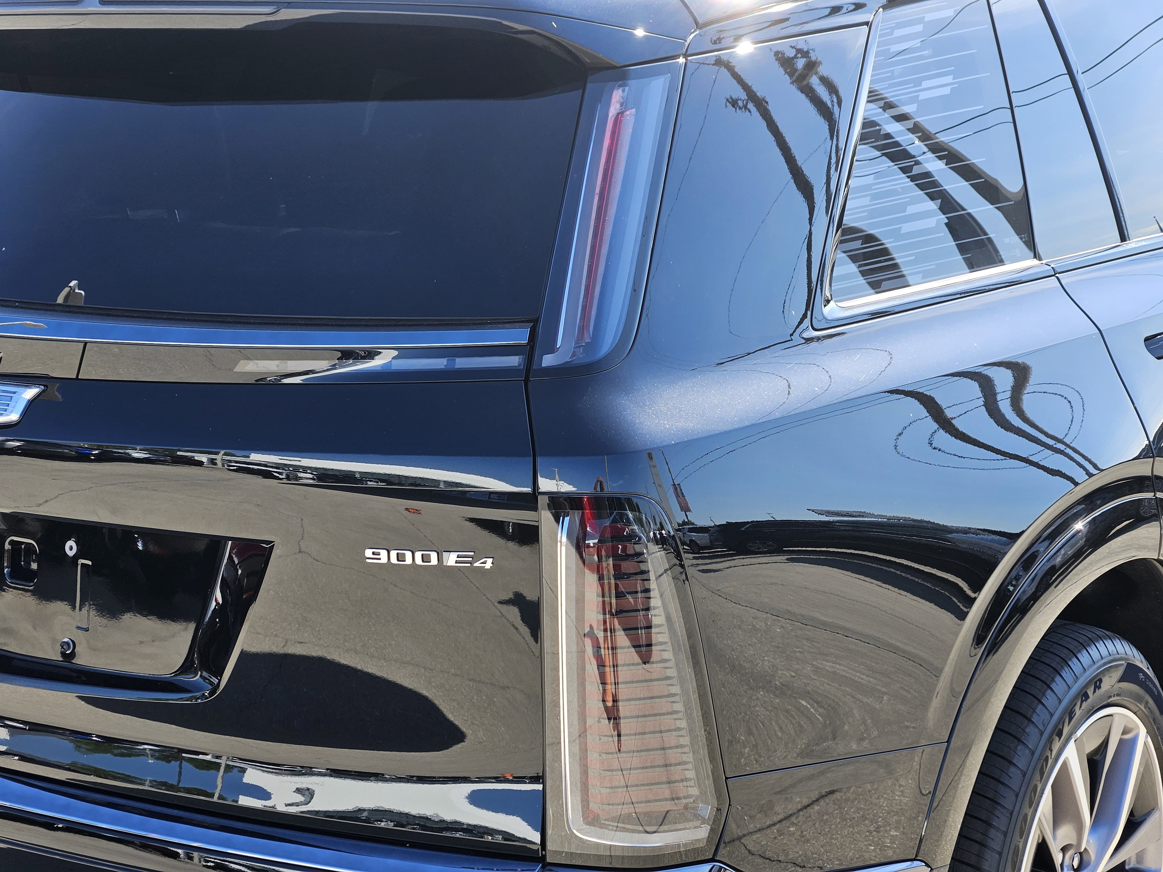 New 2026 Cadillac Vistiq Sport w/ LPO, Floor Liner Package image 10