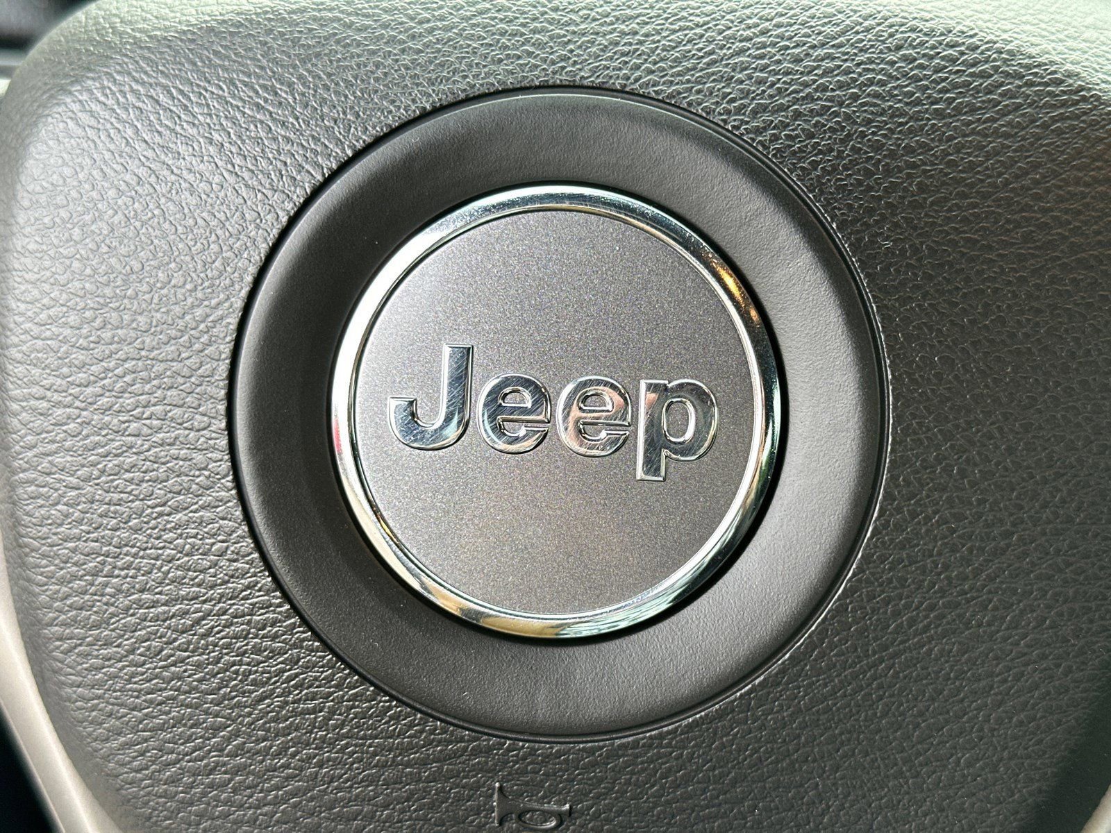 Used 2022 Jeep Grand Cherokee Laredo X RWD image 24