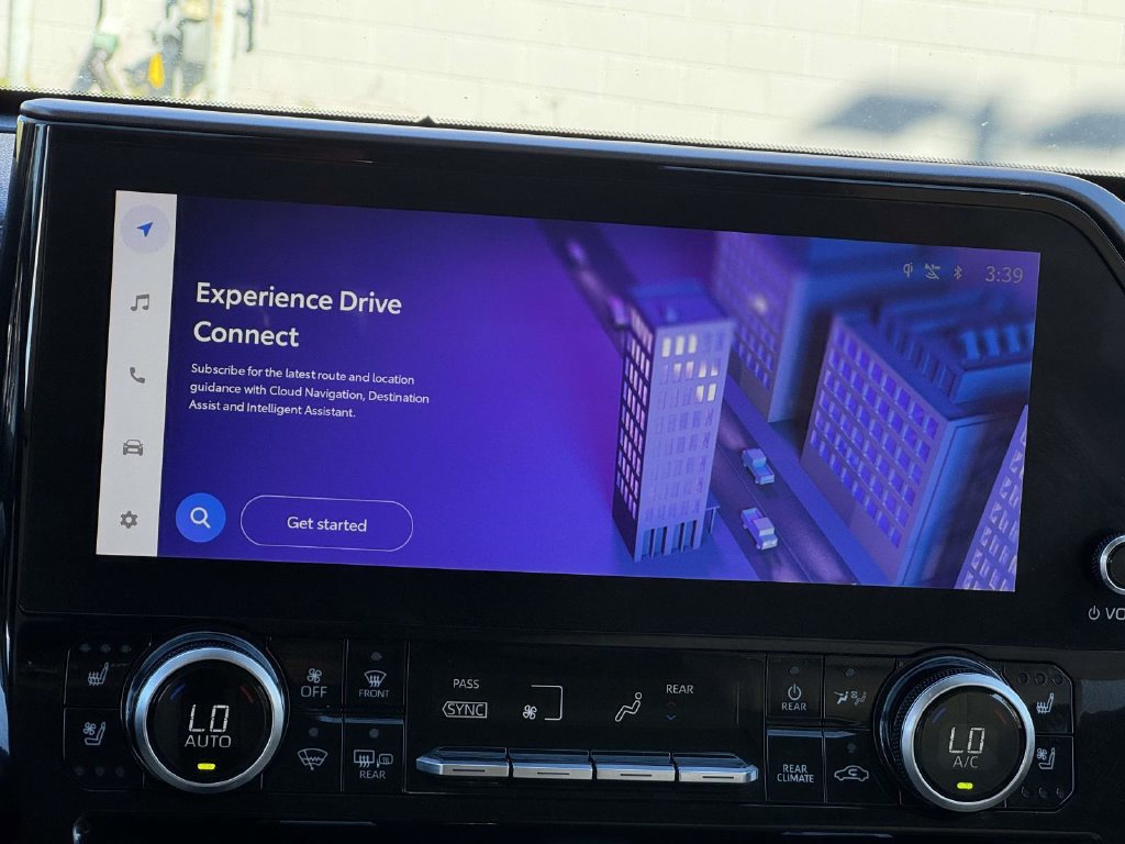 Used 2023 Toyota Highlander Limited FWD image 3