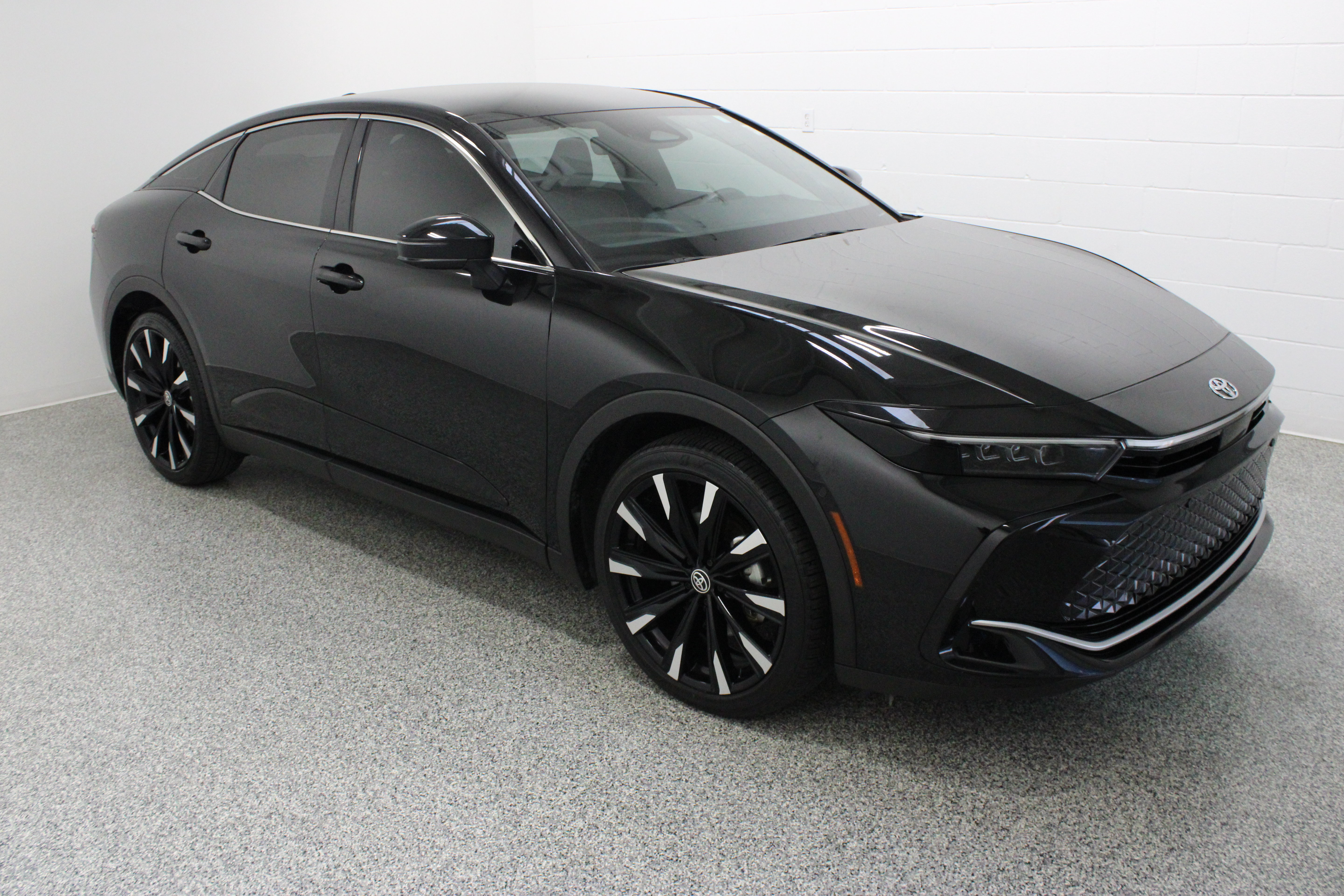 Used 2024 Toyota Crown Platinum AWD/4WD image 4
