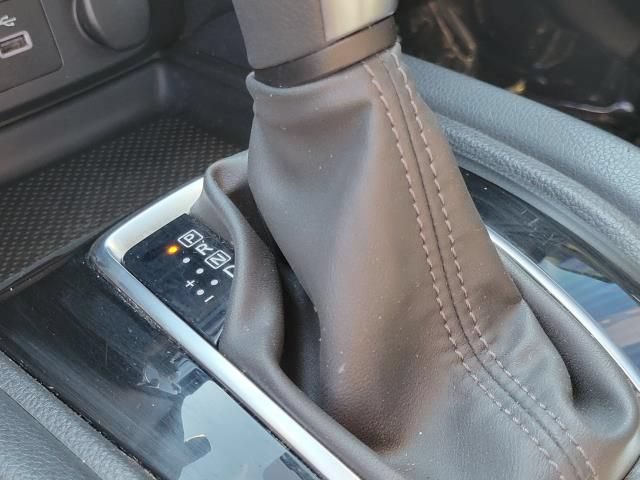 Used 2020 Nissan Rogue S FWD image 29