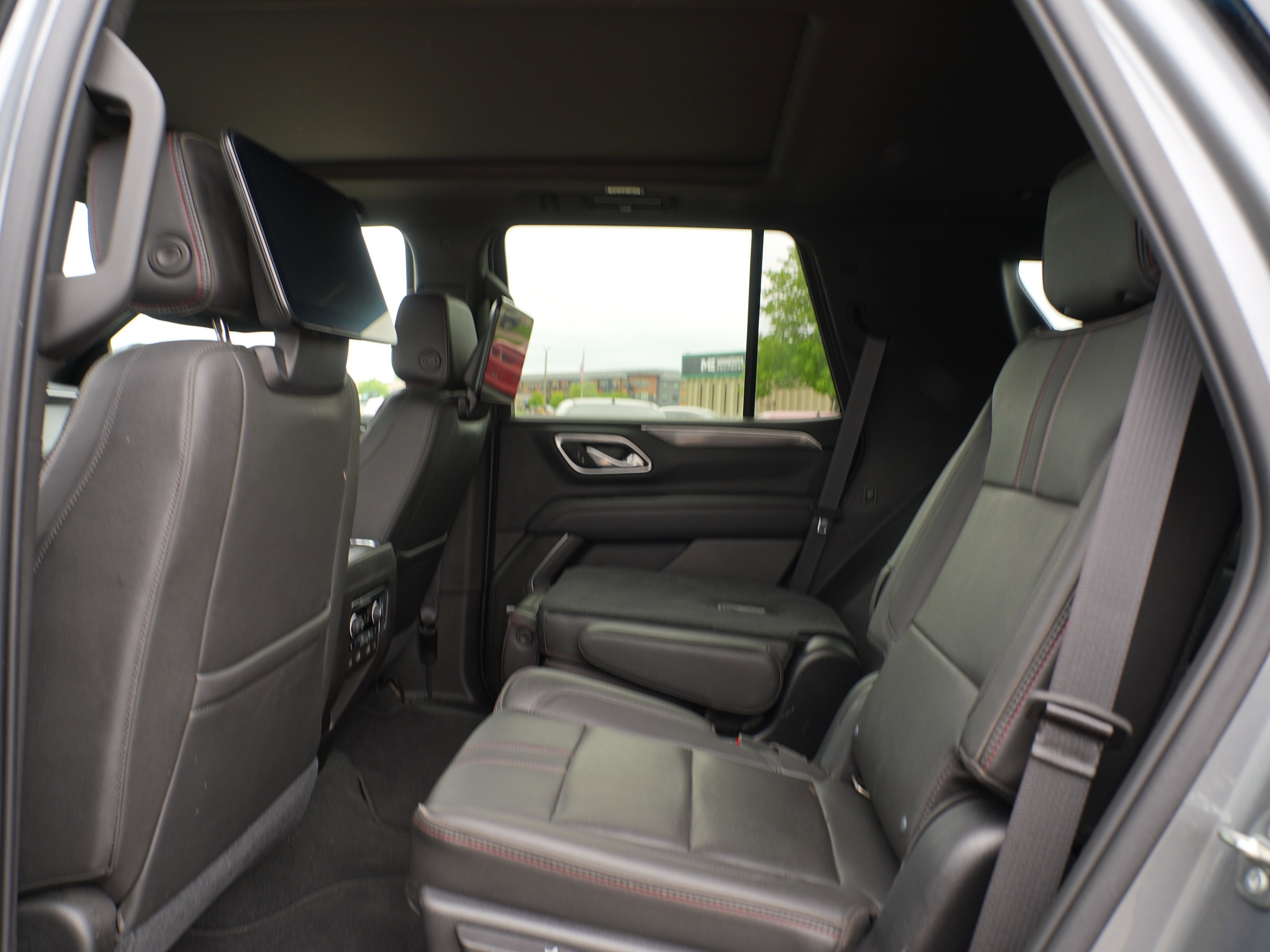 Used 2021 Chevrolet Tahoe RST w/ Luxury Package AWD/4WD image 16